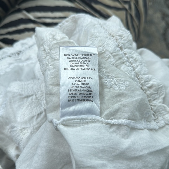 Blank NYC Off Shoulder Embroidered Blouse White XS - Picture 8 of 8